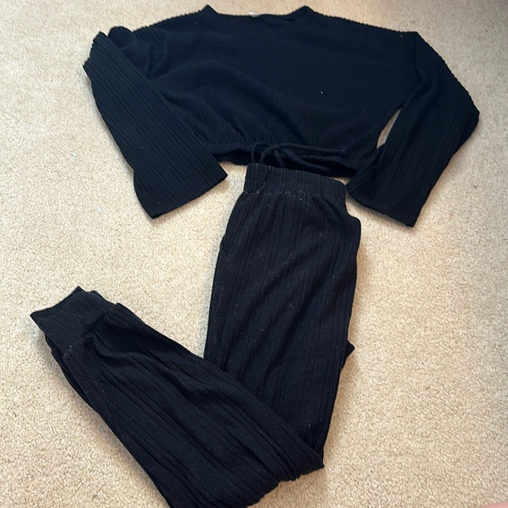 American threads matching black set. Small